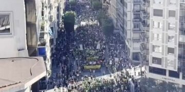Unas 20.000 personas se manifiestan de nuevo en Valencia por la Huelga de Profesores