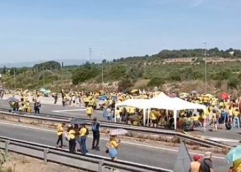 Los docentes catalanes cortan la AP-7 en Torredembarra durante 6 horas 14 Los docentes catalanes cortan la AP-7 en Torredembarra durante 6 horas