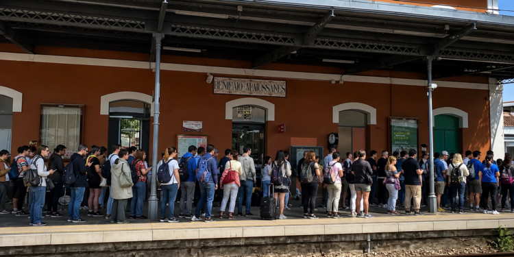 Un robo de cable entre Algemesí y Benifaió provoca retrasos y cancelaciones en Cercanías y Media Distancia