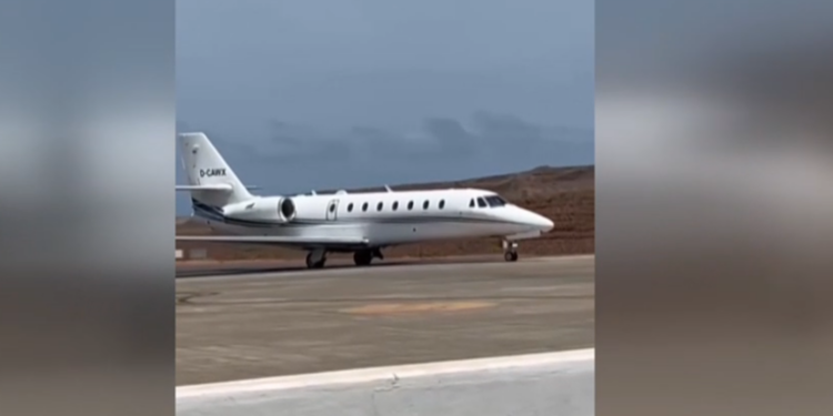 Miedo y tensión en Manises por la escala del avión relacionado con el crucero del hantavirus