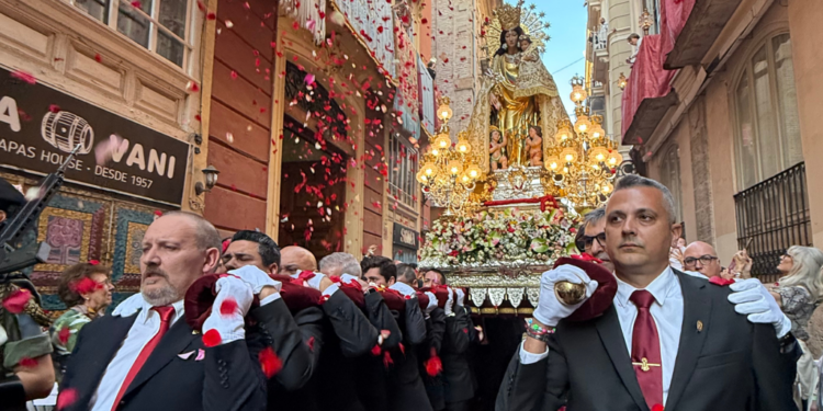 Valencia se prepara para una Procesión histórica: cinco cofradías portarán a hombros a la "Geperudeta"