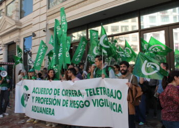 CSIF protesta ante Hacienda en Valencia y amenaza con huelga general en la Agencia Tributaria