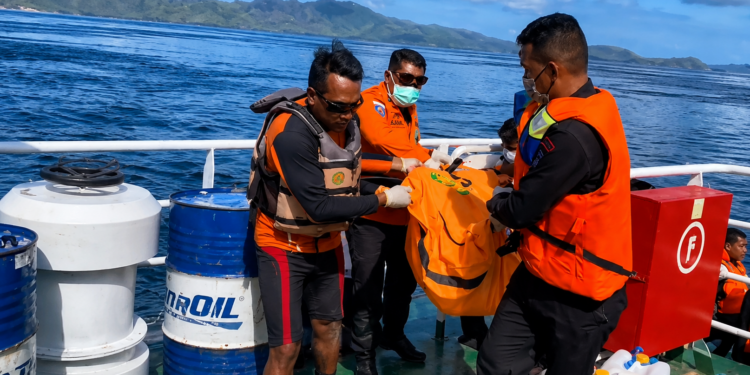 Condenan a tres años y medio de prisión al capitán del barco hundido en Indonesia donde murió una familia valenciana 1 Condenan a tres anos y medio de prision al capitan del barco hundido en Indonesia donde murio una familia valenciana 2