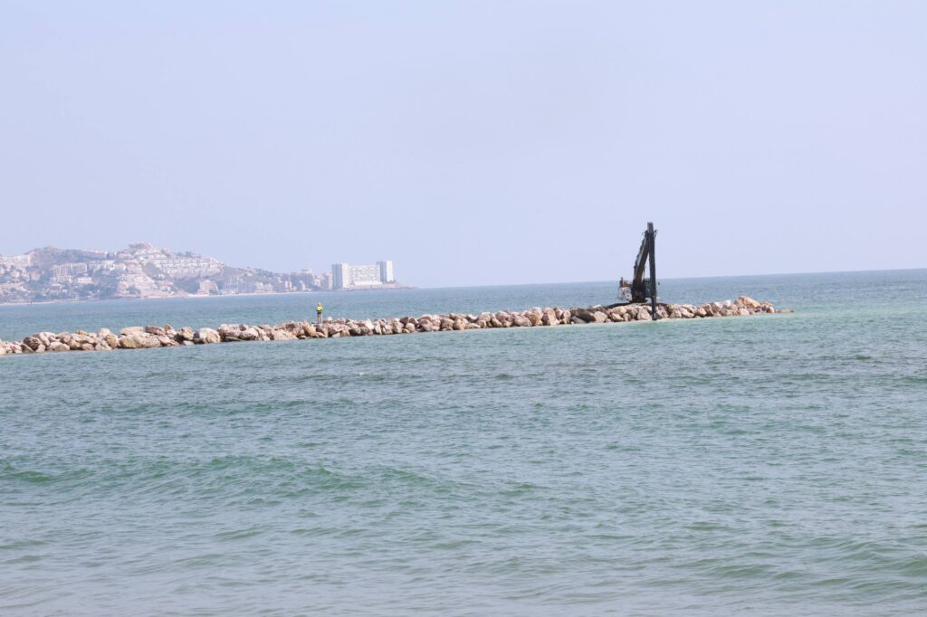 Cullera inicia la regeneracion historica de sus playas con una megadraga que aportara 1 millon de m%C2%B3 de arena 1