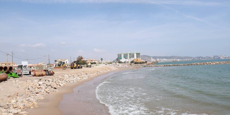 Cullera inicia la regeneración histórica de sus playas: una megadraga aportará 1 millón de m³ de arena desde el 8 de mayo