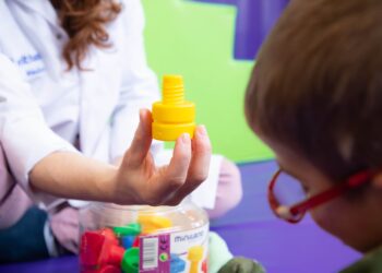 Vithas recuerda que detrás del neurodesarrollo diverso hay familias sosteniendo años de pequeños esfuerzos cotidianos