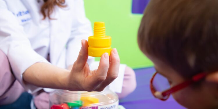 Vithas recuerda que detrás del neurodesarrollo diverso hay familias sosteniendo años de pequeños esfuerzos cotidianos