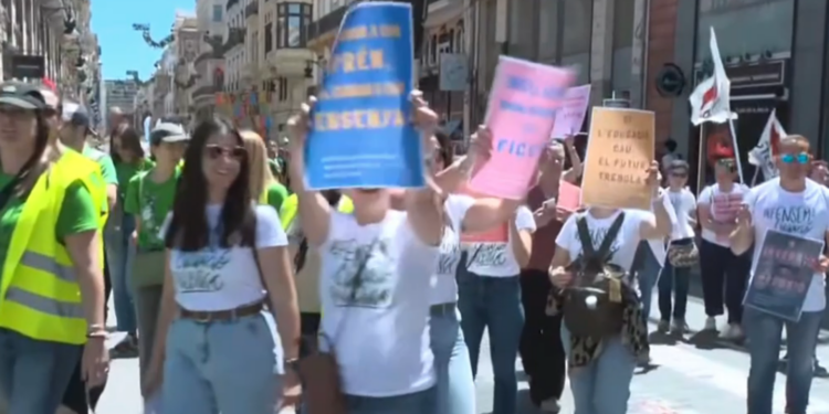El TSJCV mantiene los servicios minimos de la huelga indefinida de docentes en la Comunitat Valenciana 5 1