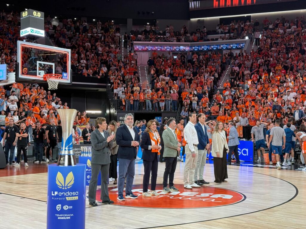 El Valencia Basket hace historia y conquista su cuarta Liga consecutiva en un final epico en el Roig Arena 2