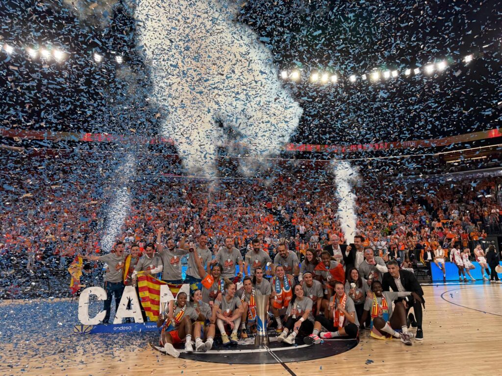 El Valencia Basket hace historia y conquista su cuarta Liga consecutiva en un final epico en el Roig Arena 3