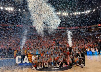El Valencia Basket hace historia y conquista su cuarta Liga consecutiva en un final épico en el Roig Arena
