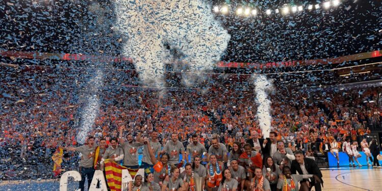 El Valencia Basket hace historia y conquista su cuarta Liga consecutiva en un final épico en el Roig Arena