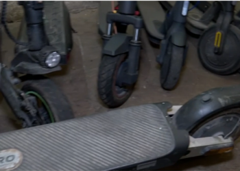 La Policía Local de Benidorm intercepta un patinete trucado a 104 km/h tras una persecución de 2 km