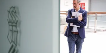 El juez cita como investigado al excomisionado de la dana José María Ángel por la supuesta falsedad de su título
