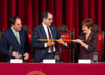 Juan Luis Gandía asume el rectorado de la Universitat de Valéncia con una firme defensa del humanismo, la ciencia y la ética cívica