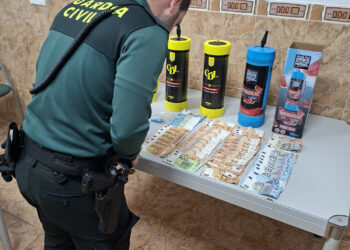 La Guardia Civil detiene a un joven con cuatro botellas de ‘gas de la risa’ en Beniparrell 17 La Guardia Civil detiene a un joven con cuatro botellas de ‘gas de la risa’ en Beniparrell