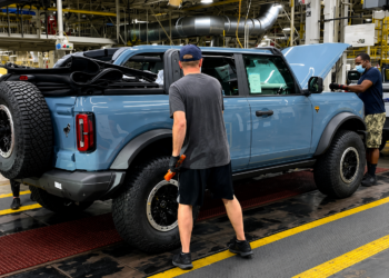 Ford Almussafes inicia la negociación de las condiciones laborales para la llegada del nuevo Bronco