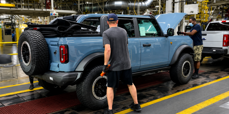 Ford Almussafes inicia la negociación de las condiciones laborales para la llegada del nuevo Bronco