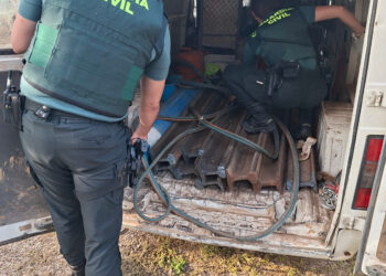 Detenidos en Silla por robar 2.000 kilos de carril ferroviario tras cortar las vías con soplete