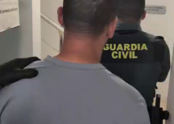 Detenidos por hurtar el teléfono móvil a su propio intérprete en los juzgados de Carlet