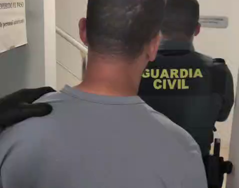 Detenidos por hurtar el teléfono móvil a su propio intérprete en los juzgados de Carlet