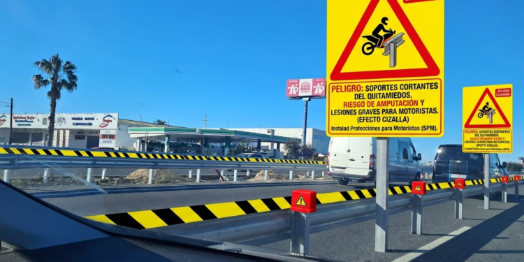 La reforma del Gobierno de la Pista de Silla para evitar inundaciones deja una vía mucho más peligrosa para los motoristas