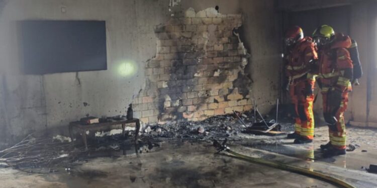 Susto en el centro de Ontinyent: Un incendio en un local parroquial moviliza a los bomberos