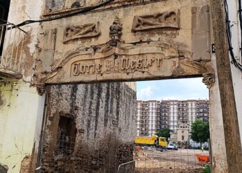 La gran pregunta de Vinaròs: ¿una réplica de la portalada histórica de la Torre Ballester puede sustituir al patrimonio original?