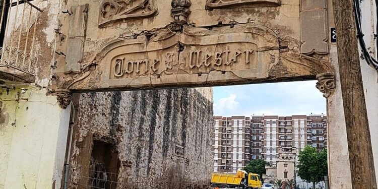 La gran pregunta de Vinaròs: ¿una réplica de la portalada histórica de la Torre Ballester puede sustituir al patrimonio original?