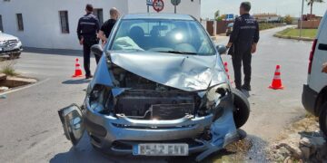 Aparatosa colisión en Alboraya por saltarse un STOP con varios vehículos implicados