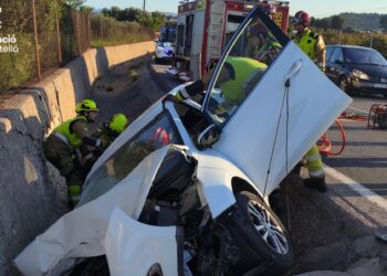 Liberada una conductora tras sufrir un accidente de tráfico en Onda (Castellón) 14 Liberada una conductora tras sufrir un accidente de tráfico en Onda (Castellón)