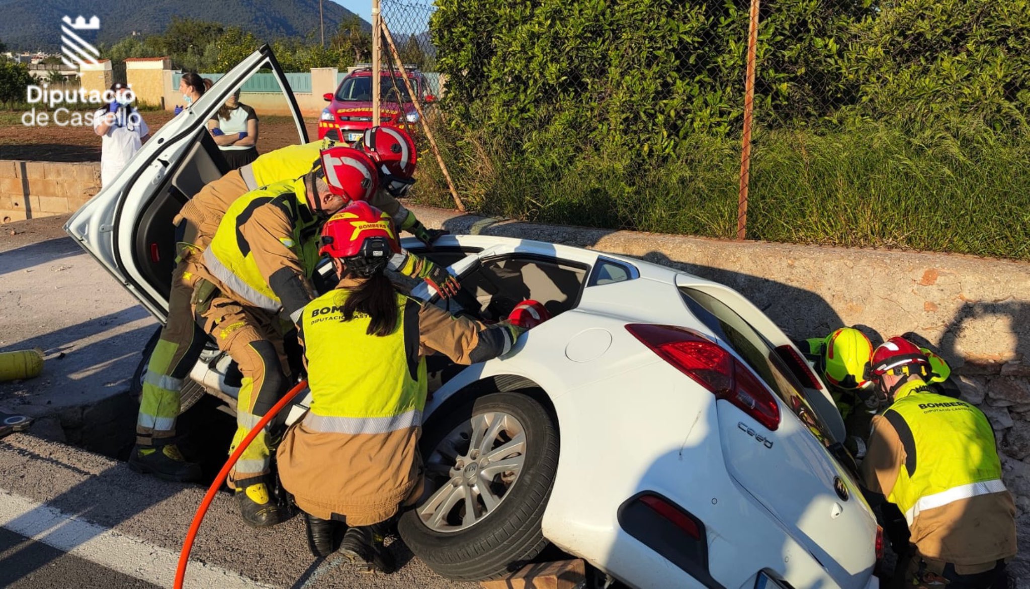 Liberada una conductora tras sufrir un accidente de tráfico en Onda (Castellón) 2 HI1F7SYXwAE 4fg