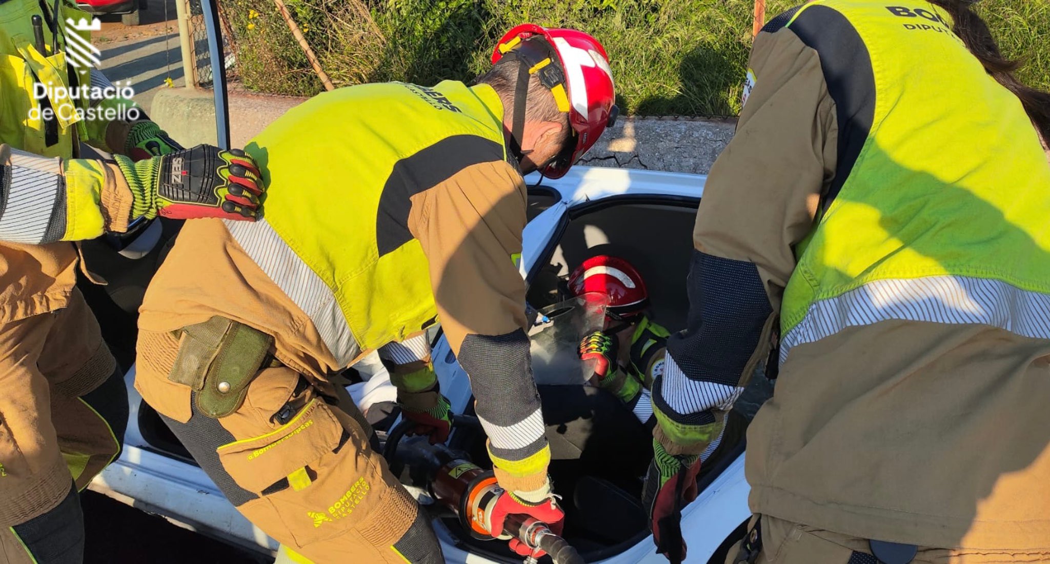 Liberada una conductora tras sufrir un accidente de tráfico en Onda (Castellón) 3 HI1F7SZXEAAsk8g