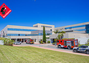Controlado y extinguido un incendio en el Hospital de Torrevieja tras un rápido despliegue de emergencias 14 Controlado y extinguido un incendio en el Hospital de Torrevieja tras un rápido despliegue de emergencias