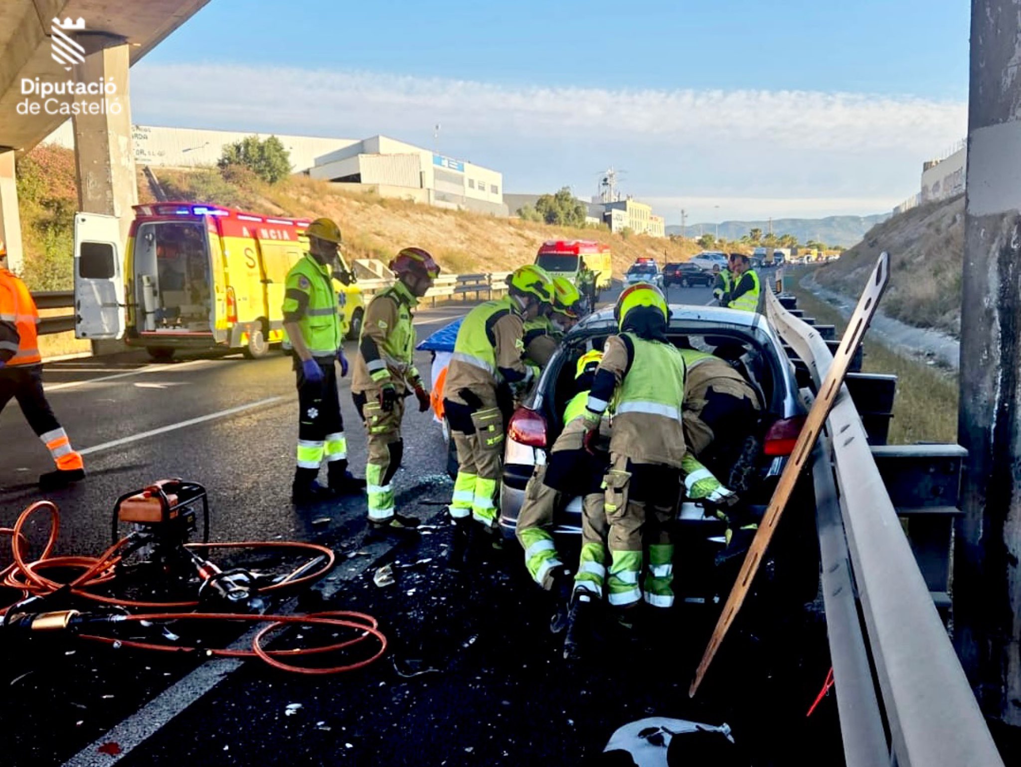 Triple colisión en la N-340 a su paso por Almassora: tres heridos rescatados tras quedar atrapados 3 HIBVoLQW4AAUn2Q