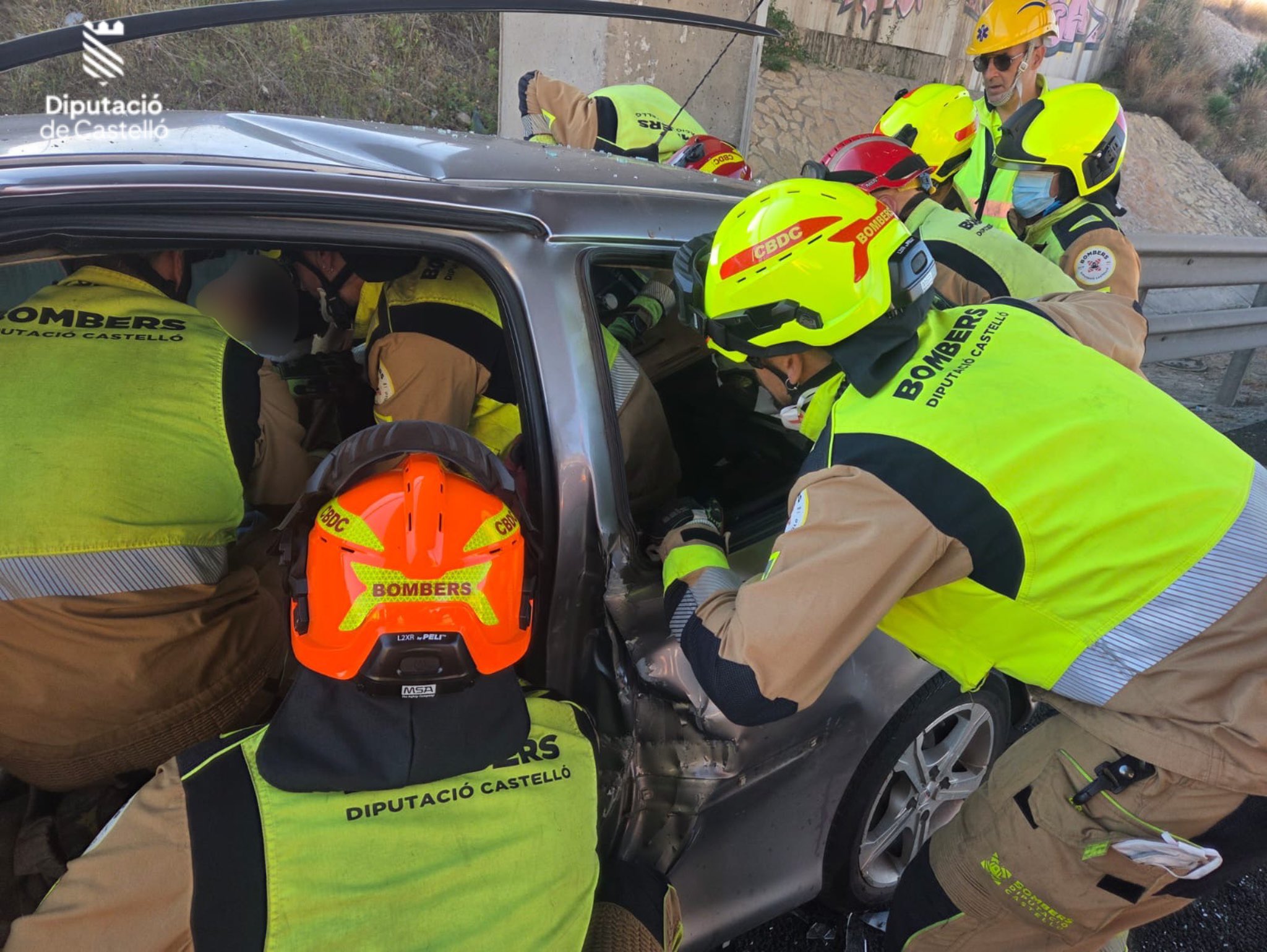 Triple colisión en la N-340 a su paso por Almassora: tres heridos rescatados tras quedar atrapados 2 HIBVoLQXEAAaOvS