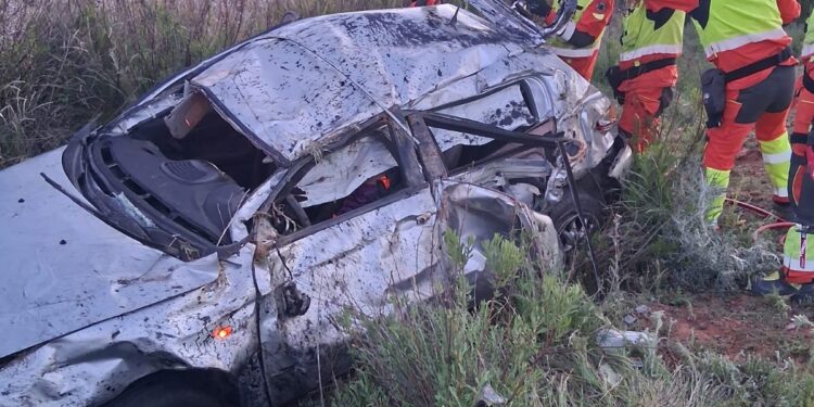 Un herido atrapado en un grave accidente de tráfico en la A-3 a la altura de Caudete de las Fuentes