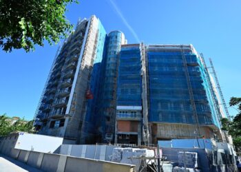 Avanzan a buen ritmo las obras del edificio incendiado en Campanar: la reconstrucción enfilará su recta final a finales de año