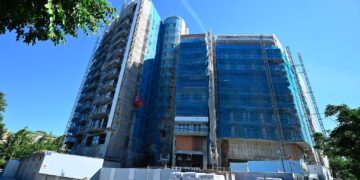 Avanzan a buen ritmo las obras del edificio incendiado en Campanar: la reconstrucción enfilará su recta final a finales de año