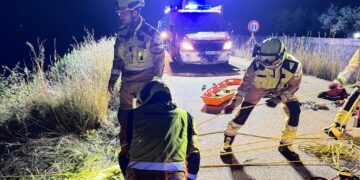 Espectacular rescate en Vilareal: Dos personas salvadas tras caer su coche al río Millars