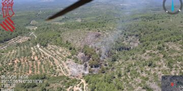 Un incendio forestal en Gaibiel moviliza un amplio dispositivo de emergencias por tierra y aire
