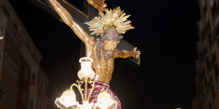 El barrio de Sagunto se rinde a la devoción en sus tradicionales "festes de carrer" en honor al Cristo de la Fe