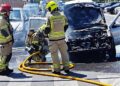 Un incendio destruye el motor de un vehículo en Valencia y obliga a la intervención de los bomberos