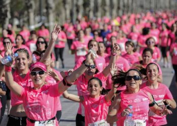 Valéncia se prepara para la marea rosa: la Carrera de la Mujer unirá deporte y solidaridad por las afectadas del cáncer y de la DANA