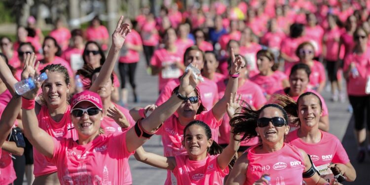 Valéncia se prepara para la marea rosa: la Carrera de la Mujer unirá deporte y solidaridad por las afectadas del cáncer y de la DANA