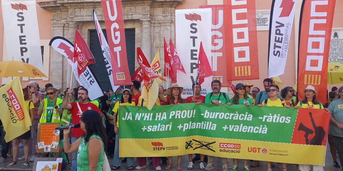 Nuevas protestas de profesorado en huelga mientras se espera una nueva reunión el lunes