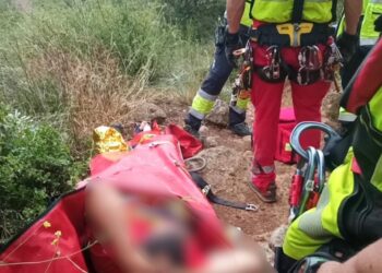 Éxito en el complejo rescate de un hombre herido en el interior de la cueva del Estuco en Algimia de Almonacid 14 Éxito en el complejo rescate de un hombre herido en el interior de la cueva del Estuco en Algimia de Almonacid