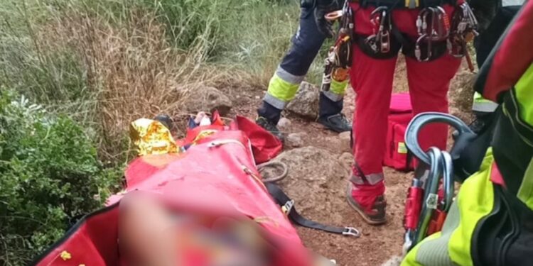 Éxito en el complejo rescate de un hombre herido en el interior de la cueva del Estuco en Algimia de Almonacid 1 Éxito en el complejo rescate de un hombre herido en el interior de la cueva del Estuco en Algimia de Almonacid