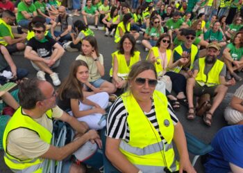 Máxima tensión en Valencia: la huelga educativa deriva en cargas policiales, el colapso de Pío XII y el encierro de los sindicatos en Conselleria 16 Máxima tensión en Valencia: la huelga educativa deriva en cargas policiales, el colapso de Pío XII y el encierro de los sindicatos en Conselleria