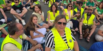 Máxima tensión en Valencia: la huelga educativa deriva en cargas policiales, el colapso de Pío XII y el encierro de los sindicatos en Conselleria